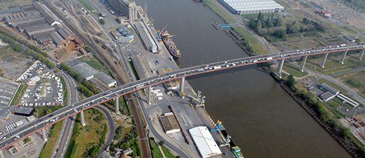 Le pont de Cheviré est devenu au fil des années une muraille, qui bloque le trafic entre le sud et le nord de la Loire. © Région des Pays de la Loire