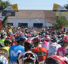 derrière la ligne de départ du tour de france