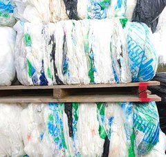 Montagne de plastiques pour recyclage